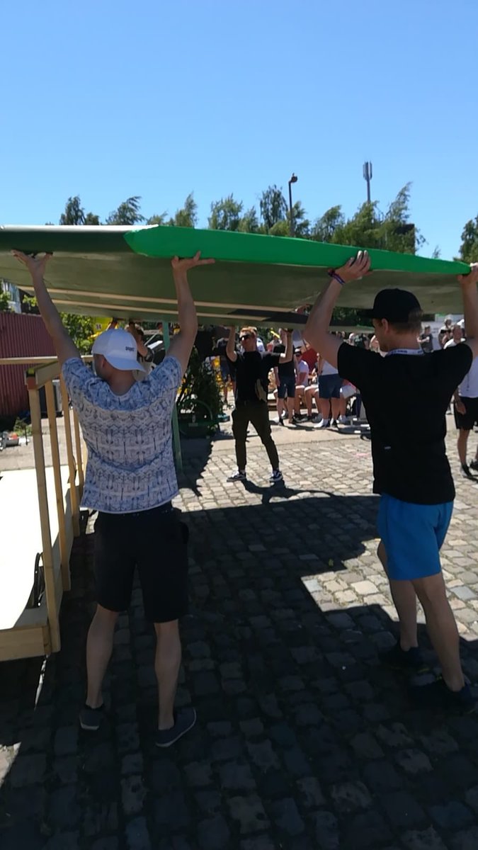 itsBawdy's tweet photo. War ein geiler Tag und ich durfte sogar mithelfen den Flieger zusammenzusetzen 😎 #FliegSmiet @kessemak2 @brosator @malternativ @NerdyTimber @JayPietsmiet @Br4mm3n @maximmarkow #RedBullFlugtag https://t.co/PK7WMvaEG0