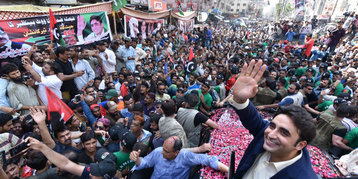 AseefaBZ's tweet photo. #LyariBhuttoKa 
#LyariBilawalKa 
❤️🖤💚 https://t.co/6yWFLyTp5D