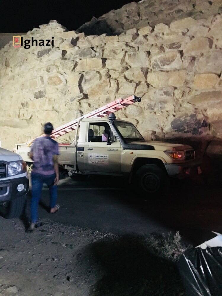 AkhbarBlghazi's tweet photo. بعد تجاوبهم والذي يشكرون عليه توجهت فرقة من مكتب الكهرباء مساءً لمنزل المسنه بوادي لقاط بـ #بلغازي وقامت بأخذ فكره كاملة عن المشكلة والإتفاق مع أصحاب المنزل بالقيام بزيارة قادمة نهاراً لحلها ، بدورنا ن��كر القائمين على المكتب ومديره يحيى علي الغزواني على تجاوبهم 
بواسطة:ن الغزواني https://t.co/FPas0ofJuw