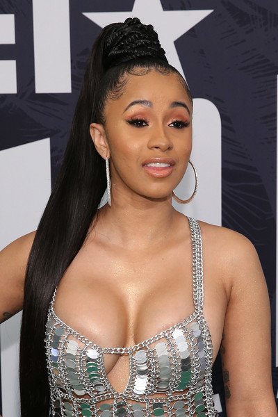 Sdomebucibo's tweet photo. Who is the best?

RT for Nicki Minaj 
Like for Cardi B https://t.co/x9ogJajwys