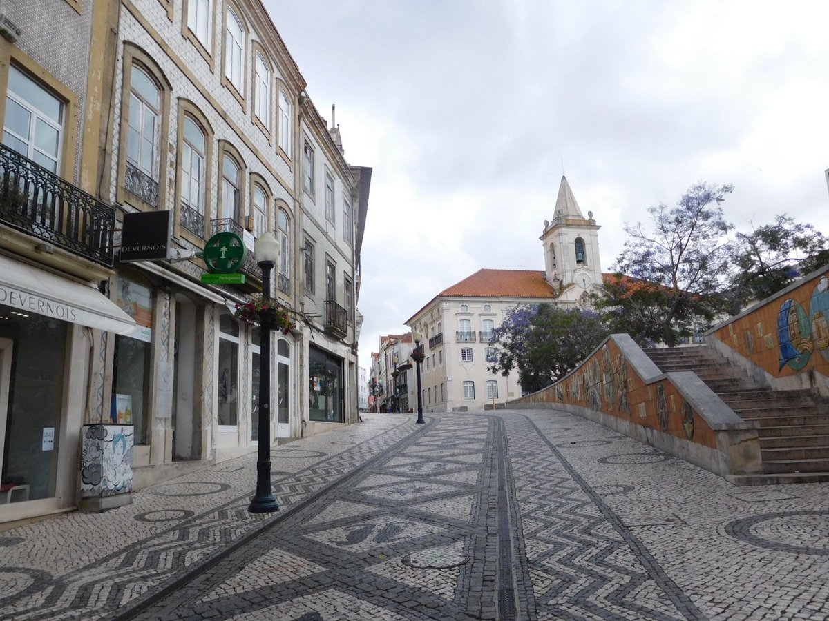 jemimatabeart's tweet image. Wandering around European city centres is my jam - the added bonuses of a #dataassimilation conference trip to Aveiro! #phdperks #phdchat