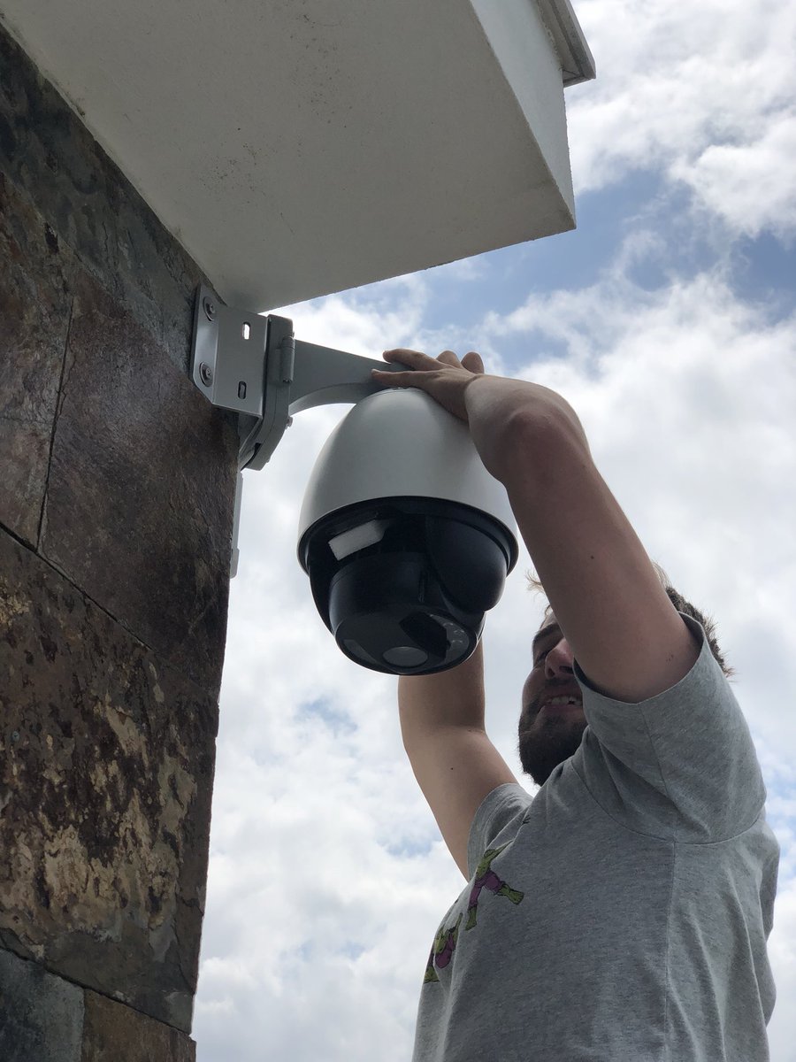 HomeCineDesign's tweet photo. Awesome @UKLILIN camera Going up in Obidos, Portugal. 30x optical zoom, amazing defog feature, 150m IR blaster, view the image on any smart TV in the property, control &amp; view on any internet enabled device with 360 Deg rotation plus corner mounted. @Invision_UK https://t.co/zOYTYiMeqG