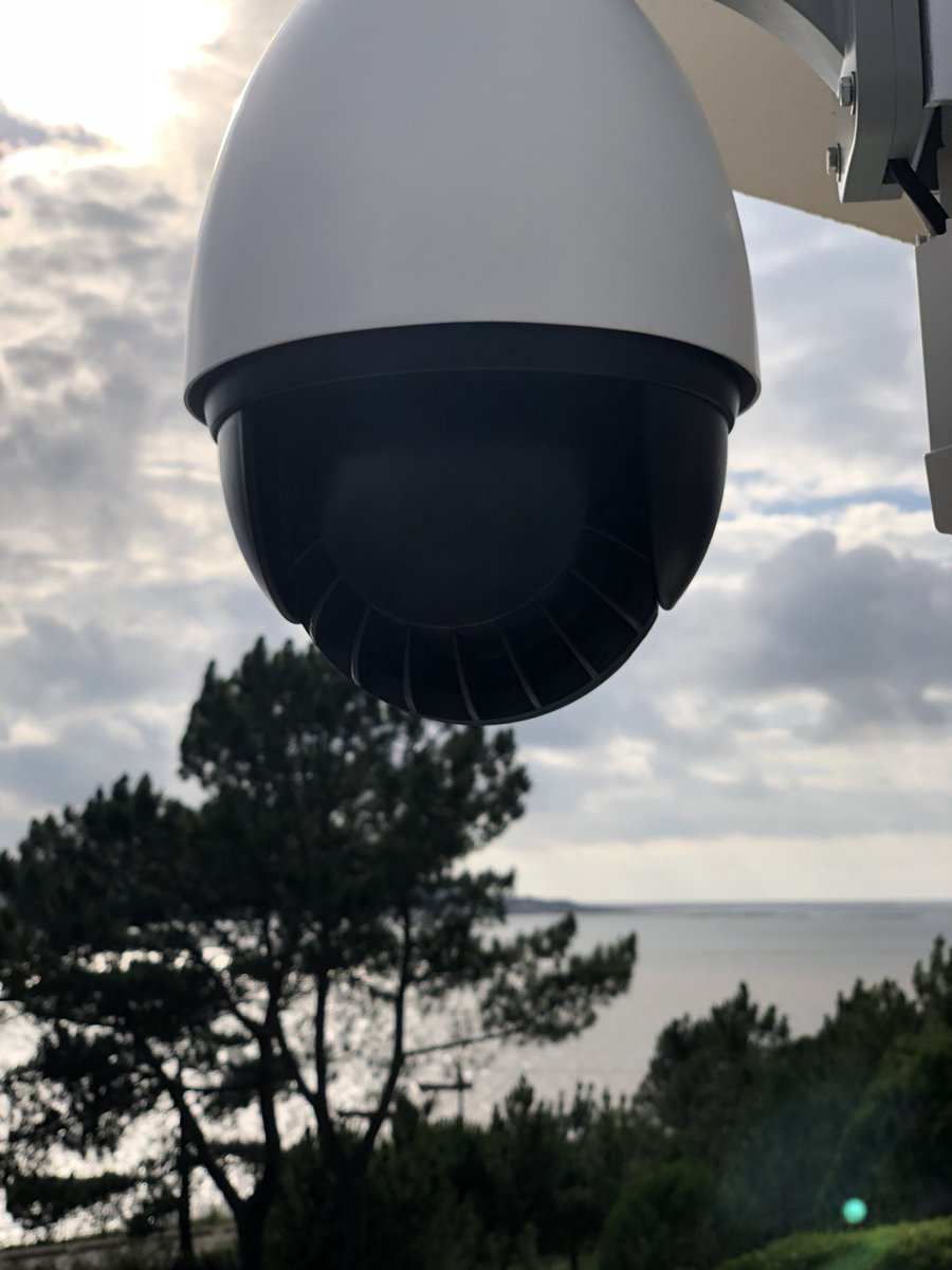 HomeCineDesign's tweet photo. Awesome @UKLILIN camera Going up in Obidos, Portugal. 30x optical zoom, amazing defog feature, 150m IR blaster, view the image on any smart TV in the property, control &amp; view on any internet enabled device with 360 Deg rotation plus corner mounted. @Invision_UK https://t.co/zOYTYiMeqG
