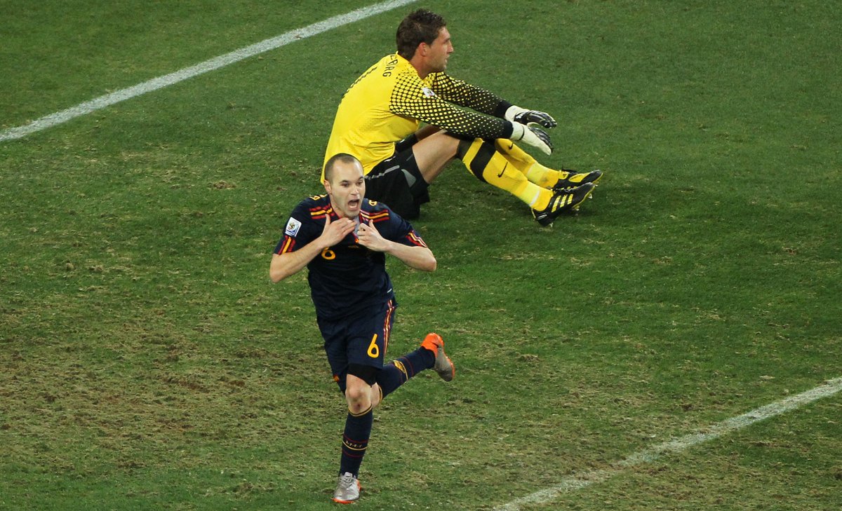 1 Mundial
2 Eurocopas
8 Nominaciones al Balón de Oro
Mejor Jugador de la Eurocopa
Equipo del Torneo de la Eurocopa (2008, 2012)
Equipo de la Estrellas del Mundial

El gol que nos dio el Mundial.
Infinitas alegrías a la afición española.

Por todo esto y más... Gracias, Andrés. 🙏