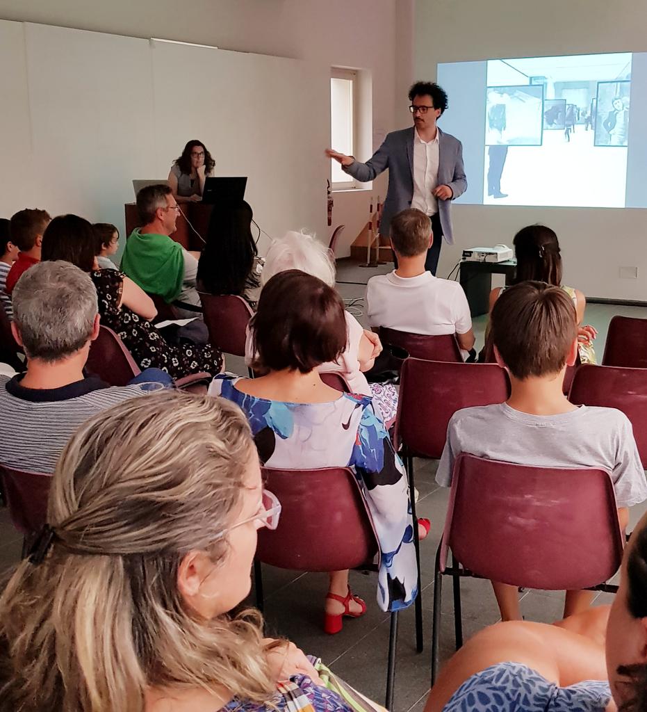 citiesinvisible's tweet photo. Partiamo ancora! Ora #Fake. Il lungo viaggio di #Quesalid e #Nessie nel racconto di #DanieleAristarco con le videoproiezioni di #StéphanieVailati @einaudieditore #EditoreRagazzi a #ContaminazioniDigitali #Cormons https://t.co/eeEFBeV5TZ