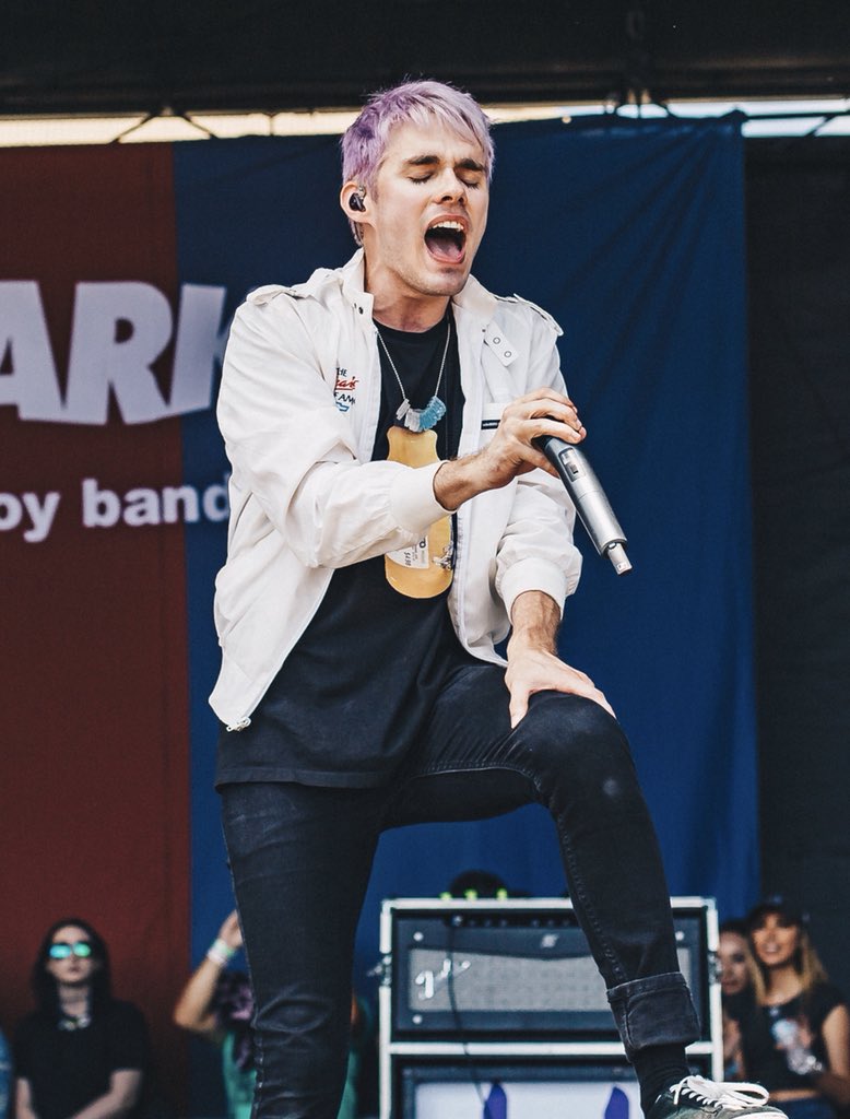awsten's tweet photo. ⭐️ GOD’S FAVORITE FUCKING BOYBAND ⭐️ https://t.co/DwGTySiKFL