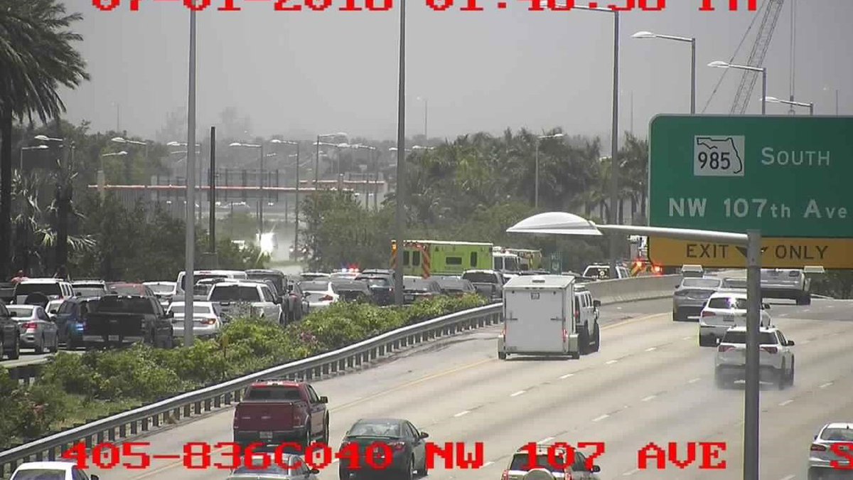 1 person seriously hurt in rollover crash along Dolphin Expressway bit.ly/2KlZv3e https://t.co/EoLOQbQHmm