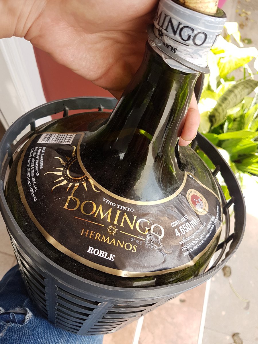 Llegue a comer asado y me encontré c esto...Mira <a href="/rdcafayate/">Rafael Domingo</a> #DomingoHermanos #DomingoHermanosRules #AguanteLaDamajuana Salud!!!🍷🍷🍷🍷