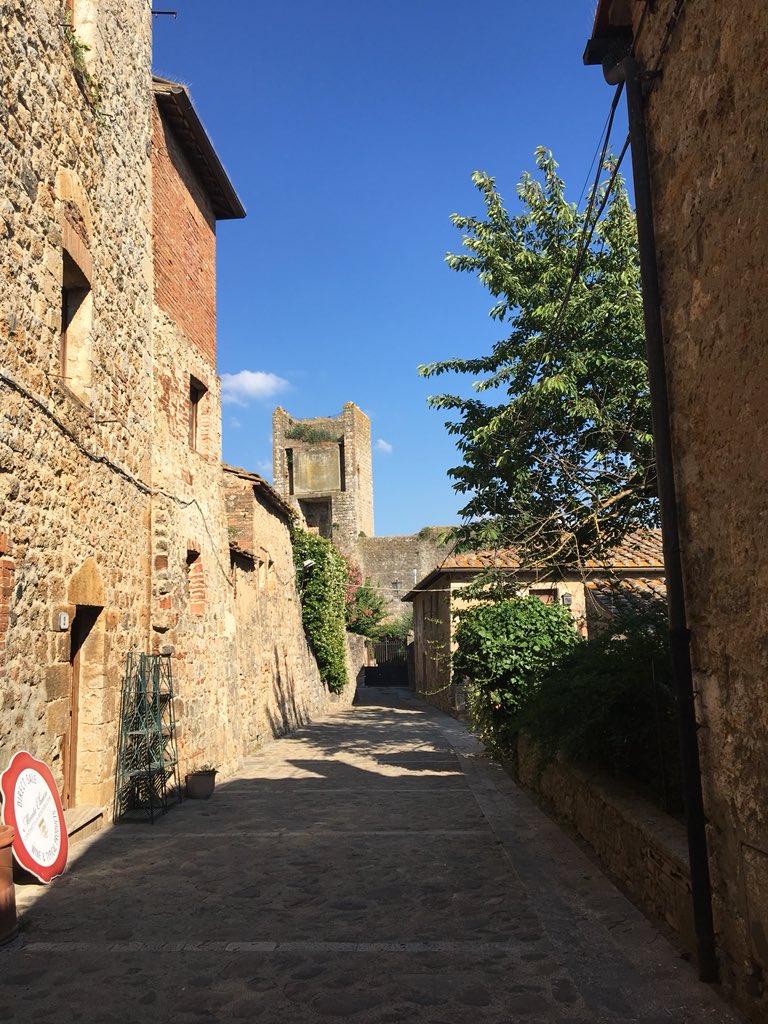 UD_Takes_Europe's tweet photo. Chianti Region Wine Tour! https://t.co/IPu8KnYPUq
