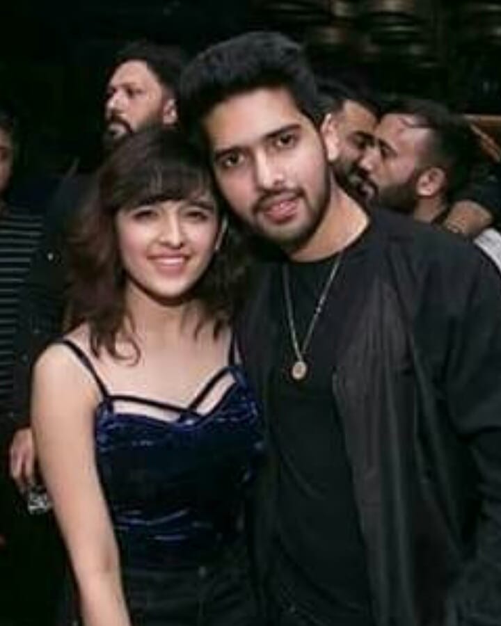 divyaarmaanian's tweet photo. Happiest birthday to my sweetipie and cutepie singer @ShirleySetia u r my favourite female singer in the universe..😘 u r so cuteee and beautiful and u r smile is so magical.. lots of love you.
.
#shirleysetia #shirleysetialive #birthdaygirl #cutesinger #princeAM #Armaanmalik https://t.co/LygV8H0BNI