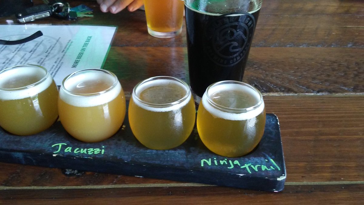 kyleRrobidoux's tweet image. #Sightedguide who nails #trailrun  THEN takes you to @outerlightbrews is a keeper. Thx @CT_runner_girl #beerrunner