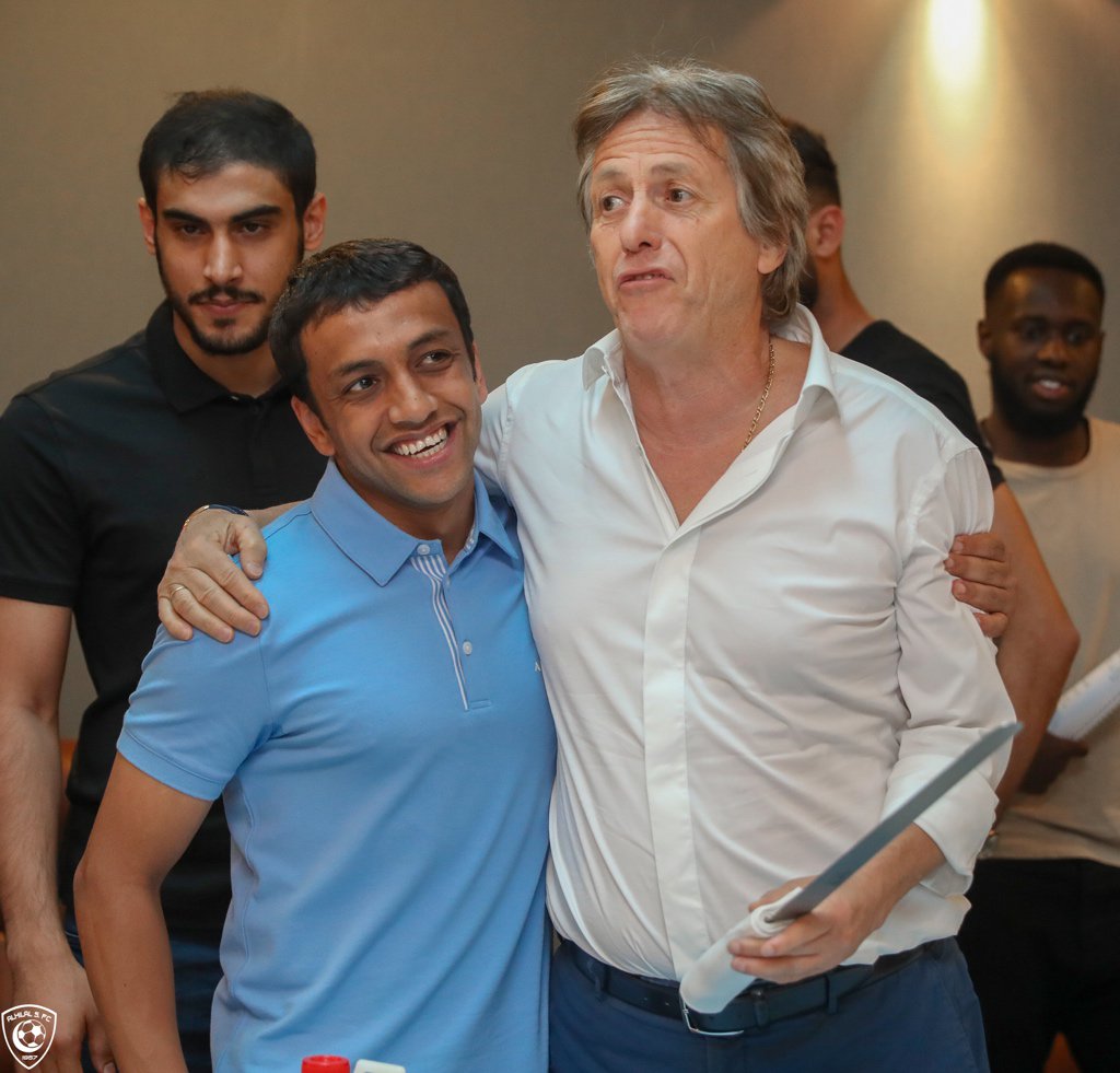 "جيسوس" يلتقي لاعبي الهلال في جلسة تعارف - كورة