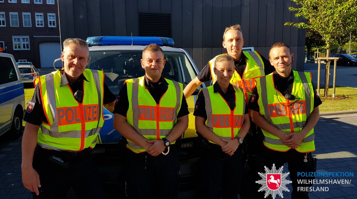 Polizei_WHV_FRI's tweet photo. #WADJPOL #wadj - Auch am heutigen Abend sind unsere Kollegen auf dem Wochenende an der Jade in #Wilhelmshaven für Eure #Sicherheit im Einsatz. *ms https://t.co/jTf2nfpOE8