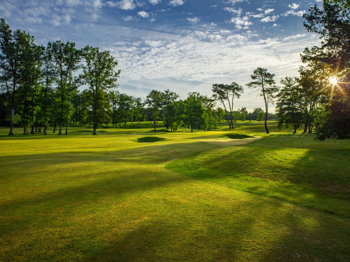 St Emilion GC only for those who like great wine, food and hospitality to go with their golf!