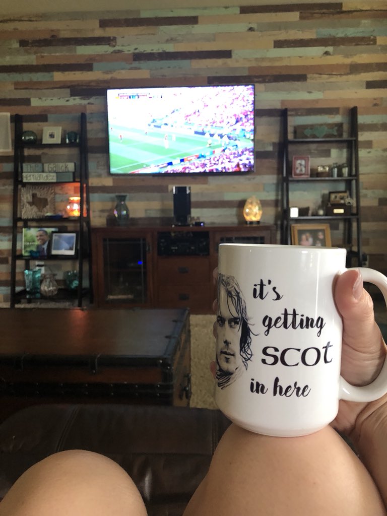 Bethers0314's tweet image. World Cup with my favorite coffee mug..  what’s better than soccer and Scotsmen? @SamHeughan 😂❤️⚽️ #Droughtlander #WorldCup2018