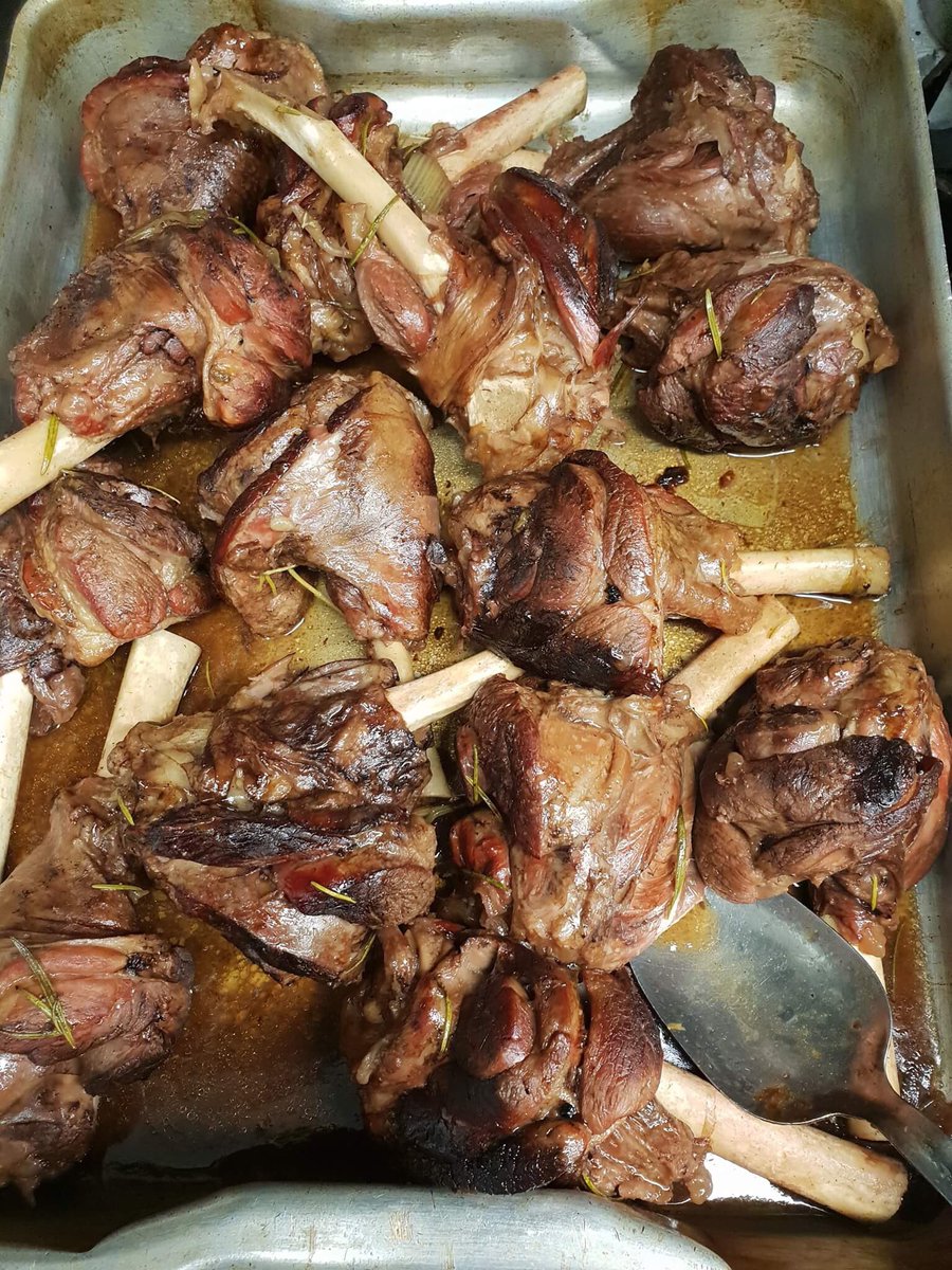 crido_s's tweet photo. We are open 10am - 10pm every Sunday, making it the perfect place to enjoy our Roast Beef, Pork or Lamb. Or try our delicious Lamb Shank 👌🏽💯 https://t.co/qmrGVUFwj6