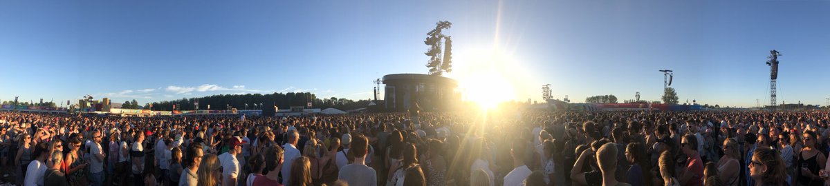 Stuck in a daydream ☀️🌴 #astonishing <a href="/RockWerchter/">Rock Werchter</a> <a href="/edsheeran/">Ed Sheeran HQ</a> #lovingit