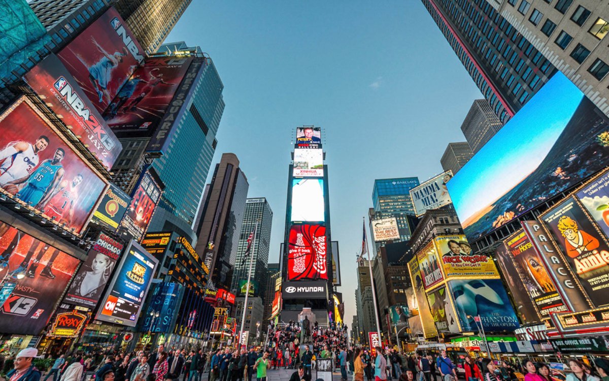 Dest_Depot's tweet photo. Lights, Action, Energy! All things you'll find at Times Square, NYC. https://t.co/Q1NxJiCxu8 #NewYork #Broadway #Travel #Vacation https://t.co/DOMEpJVWKu