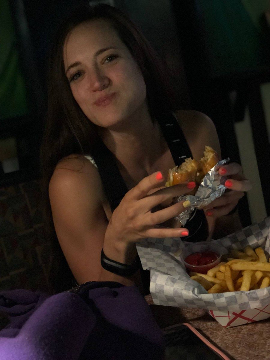 DaceyHarlotXXX's tweet photo. You should've seen me before food #hangry ππ
Photo cred: @SarahDiAvola
#jalepenoburger #donutbun #veggieburger #outofeverything #butitworked #delicious https://t.co/U0B75FQ7Nd