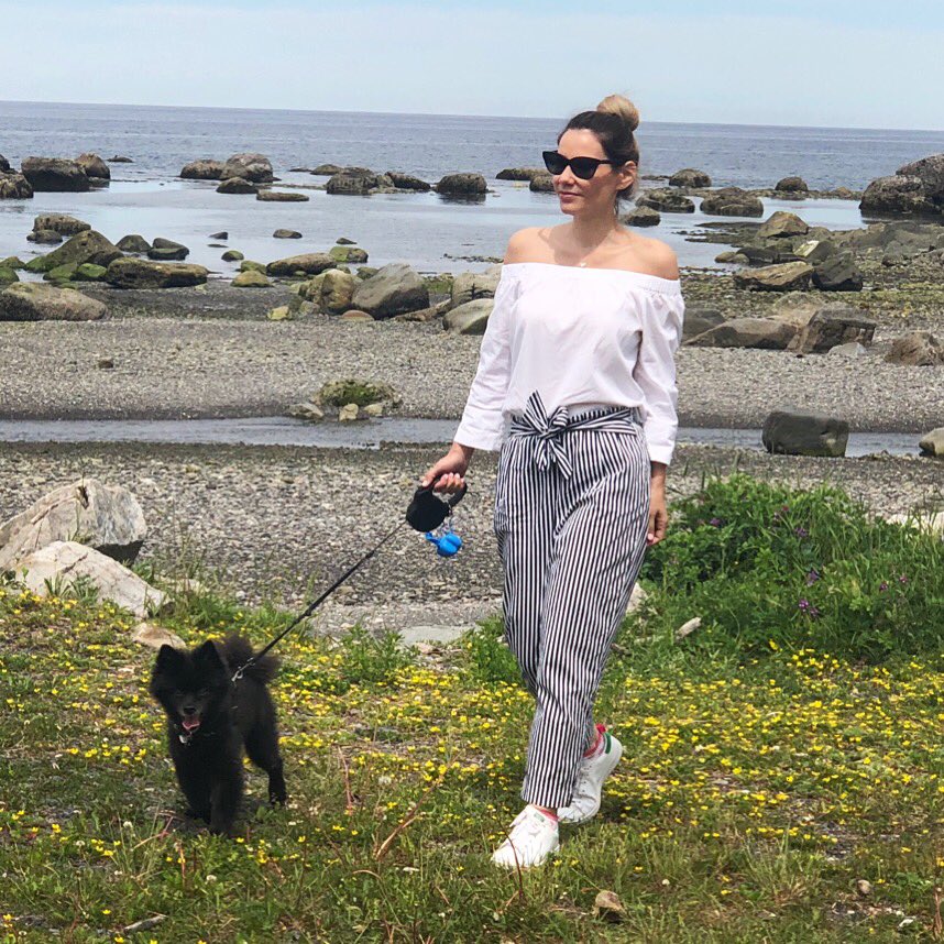 Ton animal, il t'aime. Quand tu reviens chez toi, il t'accueille comme si y avait pas de lendemain. Aujourd'hui si tu déménages, ne le laisse pas derrière. Come on. Ne sois pas lâche et sans-cœur. C'est un membre de ta famille : celui qui t'aime sans condition. ❤️ #1erjuillet