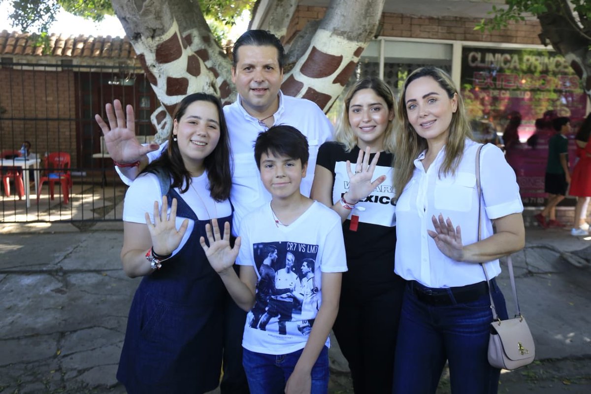 MarioZamoraG's tweet photo. Hoy se define el rumbo del país y es nuestra responsabilidad salir a ejercer nuestro voto. ¡Es por Sinaloa, por México, y por nuestro futuro! https://t.co/D2rgqhaHza