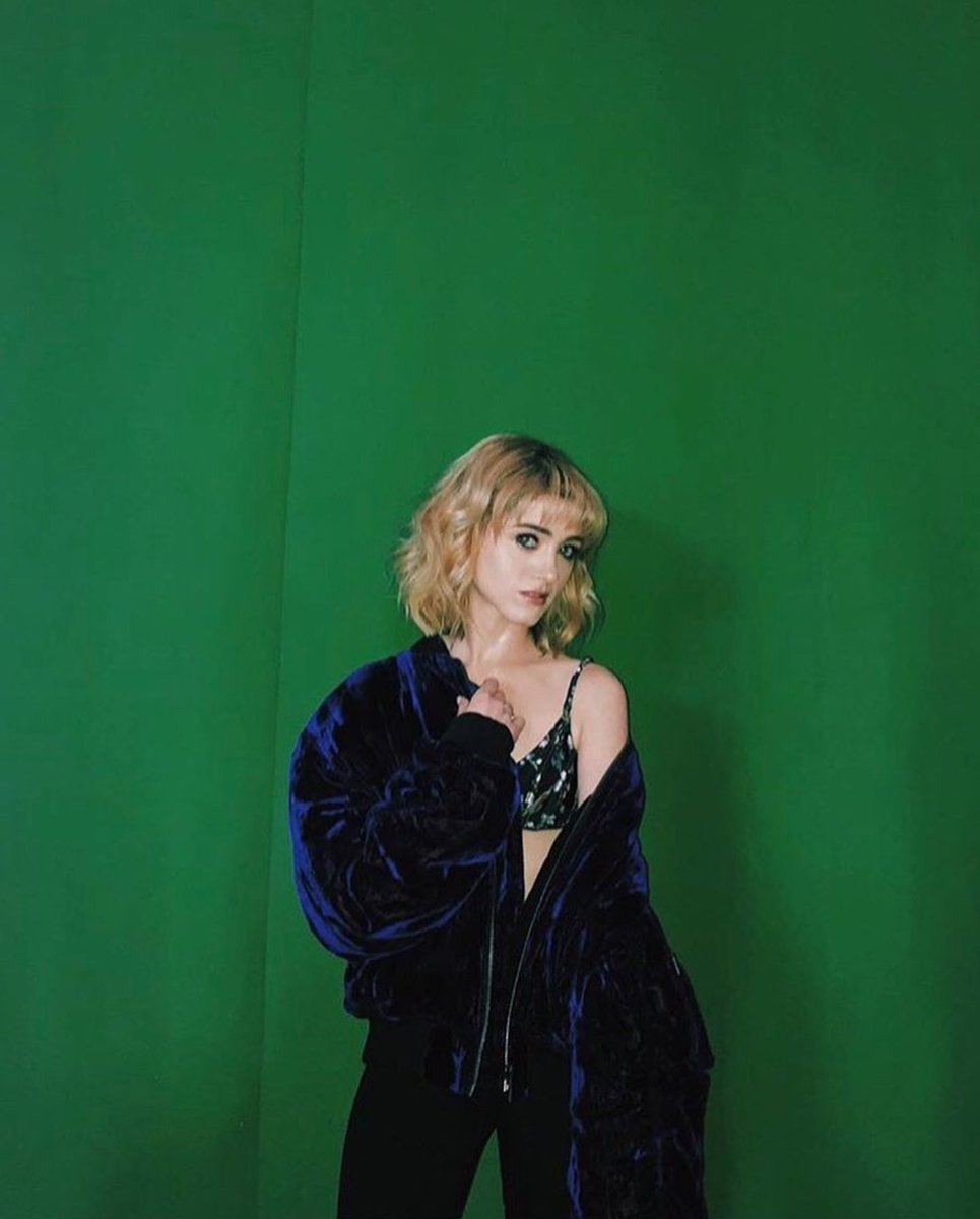 "what do you all think, does Blonde work on me, or do you prefer the brunette?"

#SeductiveSunday