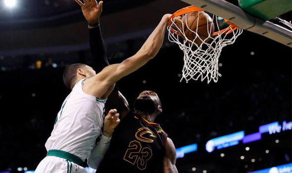 StoolGreenie's tweet photo. Is Lebron ducking Jayson Tatum?

MY COLUMN: https://t.co/o4NzgjIVO6