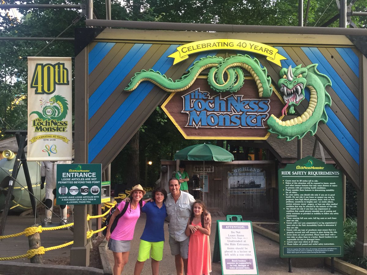 ExpertoCapilar's tweet photo. Y continuando el descanso. Y de paso Felicitando a nuestros amigos de Francia 🇫🇷desde la famosa montaña rusa The Lochness Monster  que cumple 40 años. #tricologo #trichologist #tricologista #tricologia #arountheworld https://t.co/ROvkkRrHMH