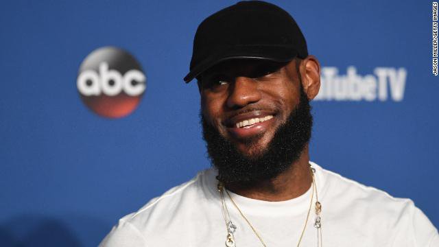 cnnbrk's tweet photo. NBA superstar LeBron James agrees to a four-year, $154 million contract with the Los Angeles Lakers https://t.co/Kx6KqhrNdG https://t.co/gZD4K4mU1e
