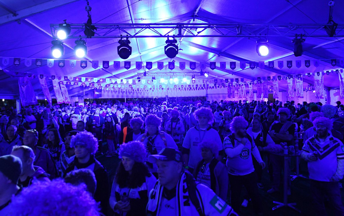DFProductions's tweet image. We teamed up with @tooheys and @NSWRL to produce and present The NEW Sheds! A place for fans to meet up and have a few before the big game. With @ @TripleM_NRL , special guests, giveaways and live music, The NEW Sheds had it all!
Photo credit: @BelindaRolland