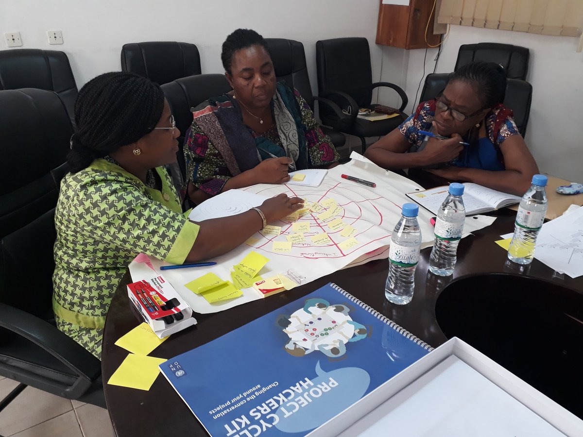 elsieassogba's tweet image. Formation du staff de @PnudTogo à  l'utilisation du Guide d'intégration de l'#innovation dans un cycle de projet du #PNUD #hack4dev #innov4dev