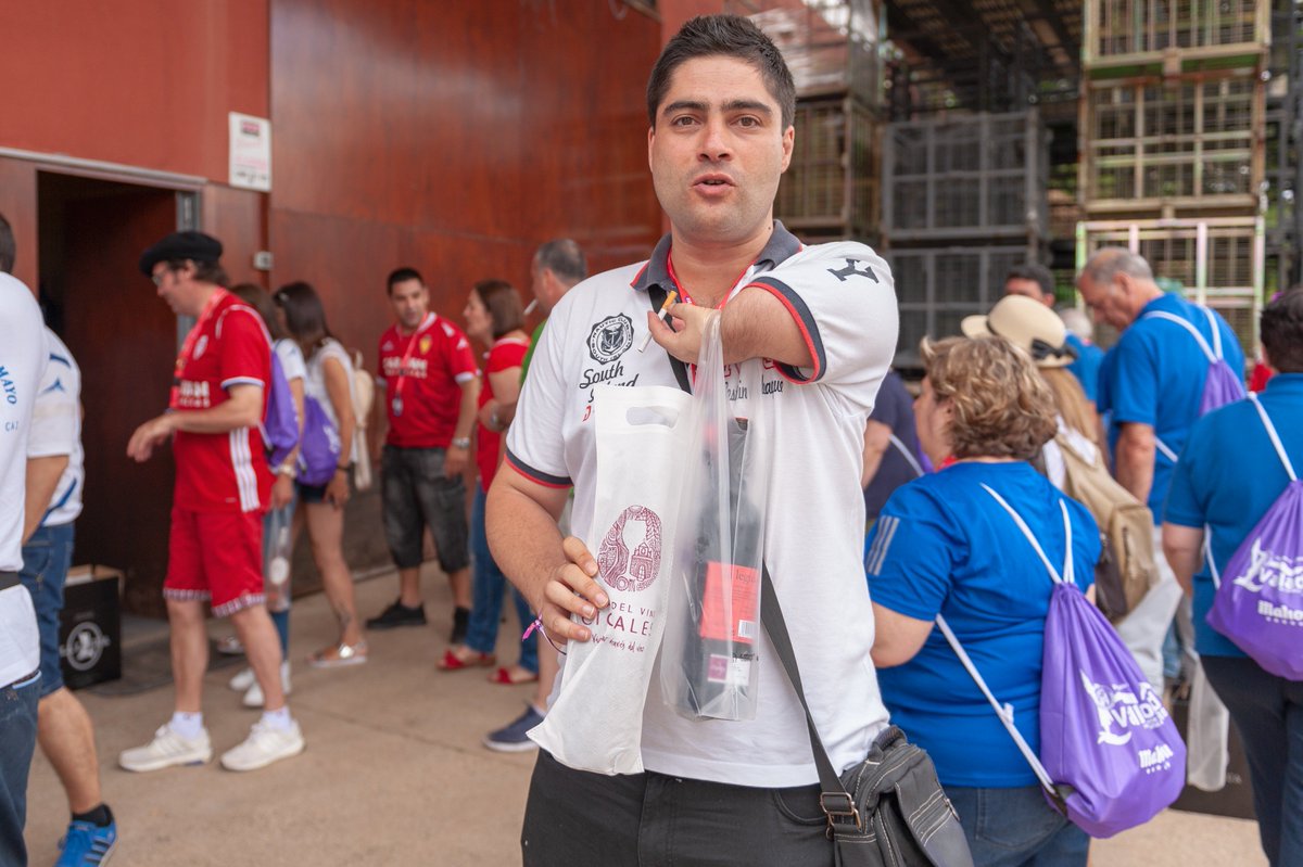 Aqui os dejamos el enlace al reportaje completo de la visita a <a href="/La_Legua/">La Legua</a>  del grupo de peñistas del <a href="/RealZaragoza/">Real Zaragoza</a> 
bit.ly/2lNOlpy