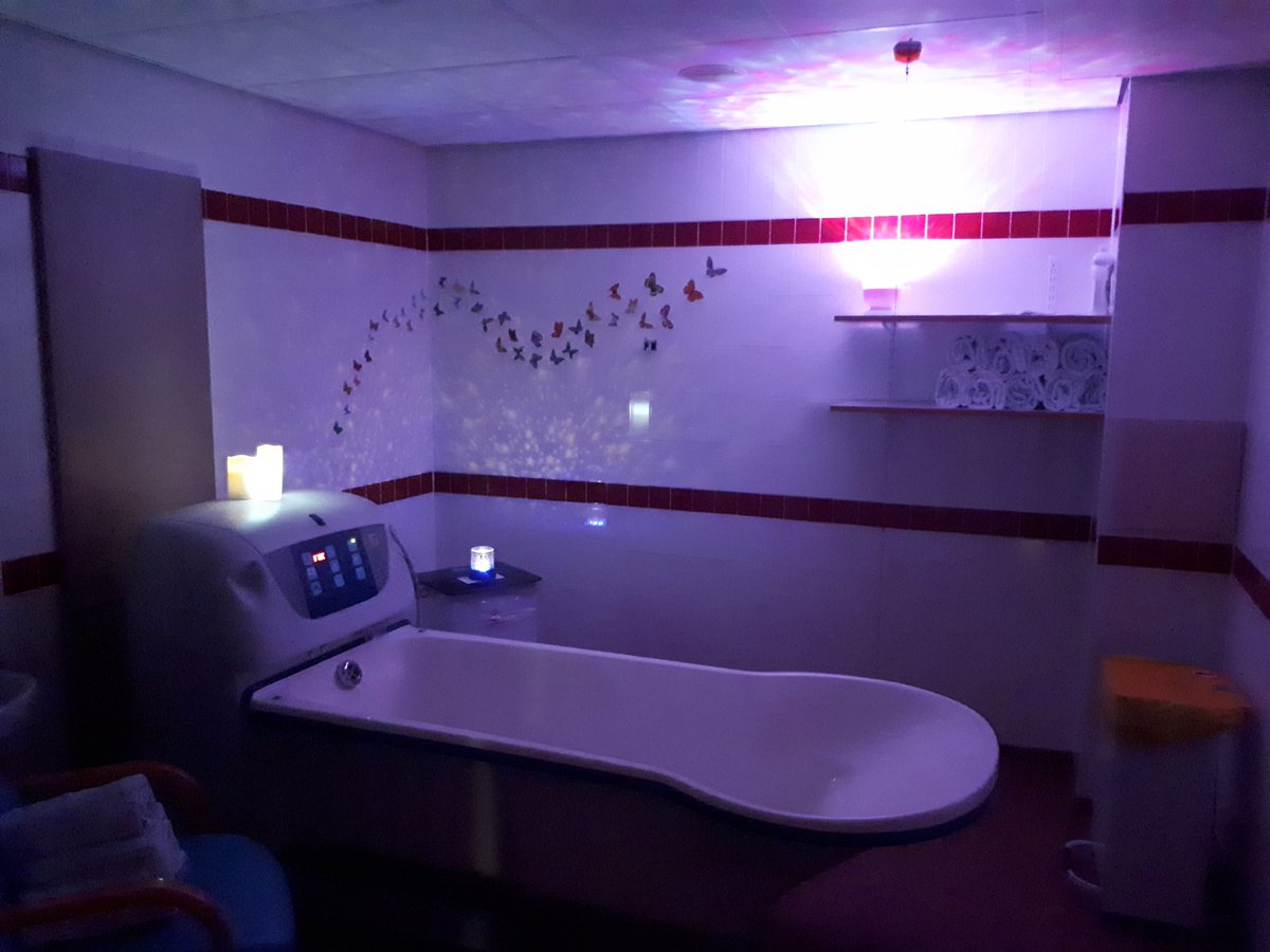 A calm, relaxing environment for early labour #lavenderbath #dimmedlighting #earlylabour