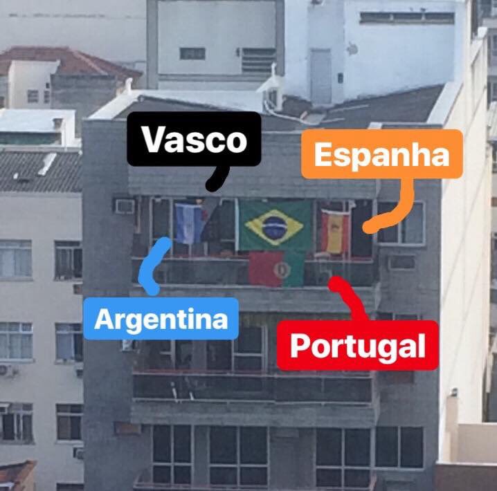 ALGUÉM ARRANQUE A BANDEIRA DO BRASIL DESSE PRÉDIO URGENTEMENTE!!!!!