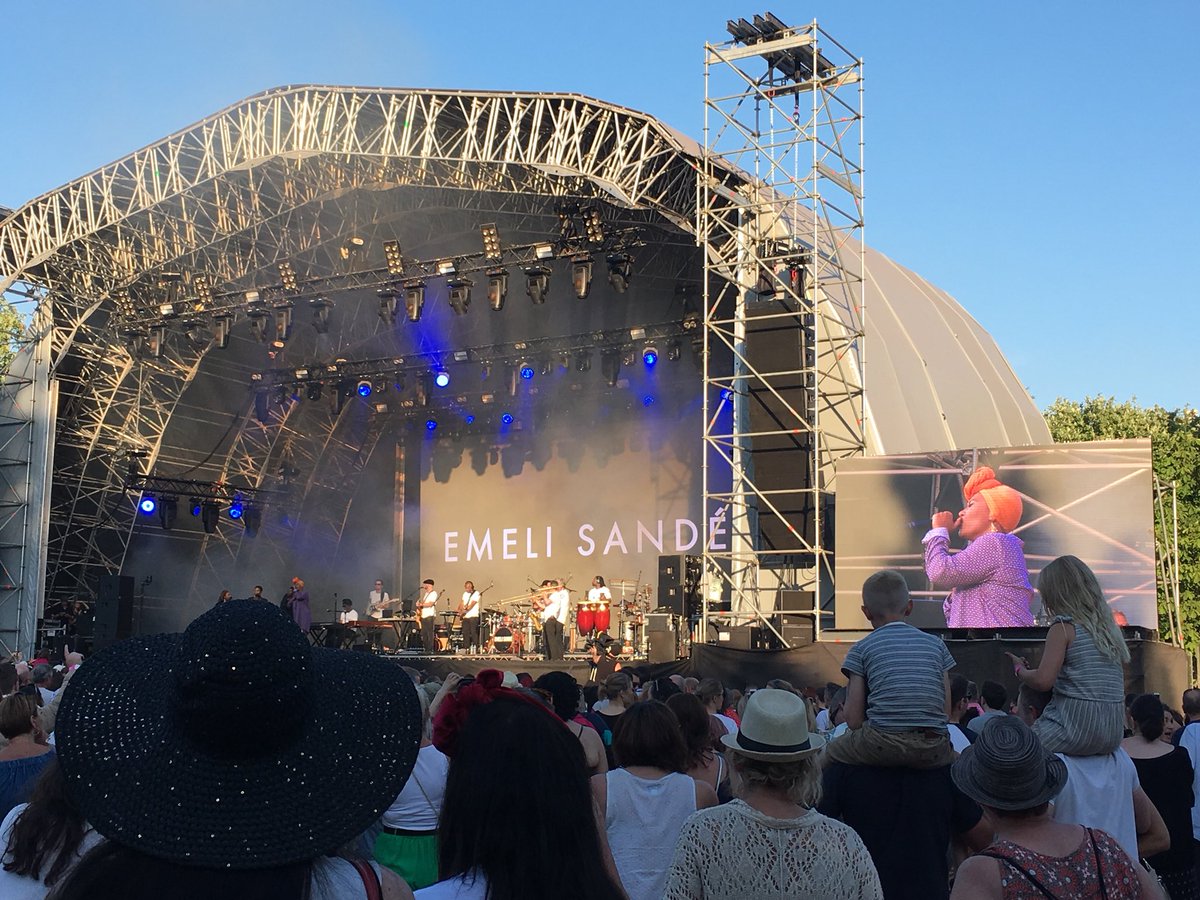 Fabulous afternoon <a href="/WestEndFiesta/">The Fiesta</a>. Absolute highlight the brilliant <a href="/emelisande/">Emeli Sandé</a>. Although the wall to wall sunshine was a very close second!