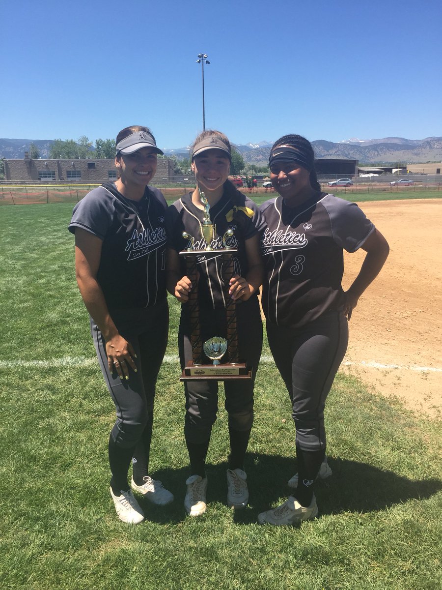 leilei2smoove's tweet photo. Great week in Colorado. We came up a tad short losing in the semi’s 8-7 but we finished strong in 3rd. PGF, here we come. #SoCalAs #16UBriggs #Outwork @BoulderIDT @FloSoftball @SoCalSidelines @SCAs_Briggs https://t.co/CIpFp5q1xI