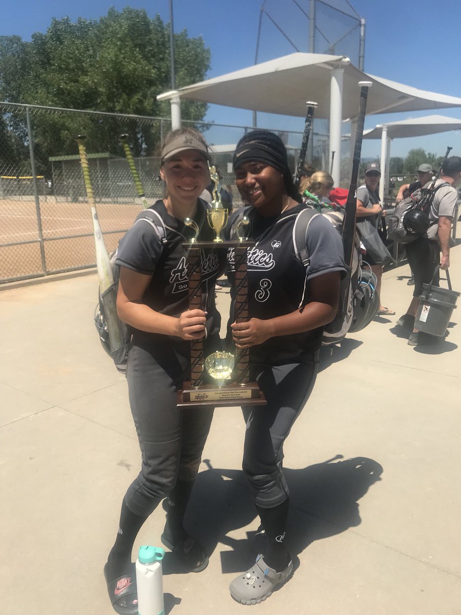 leilei2smoove's tweet photo. Great week in Colorado. We came up a tad short losing in the semi’s 8-7 but we finished strong in 3rd. PGF, here we come. #SoCalAs #16UBriggs #Outwork @BoulderIDT @FloSoftball @SoCalSidelines @SCAs_Briggs https://t.co/CIpFp5q1xI