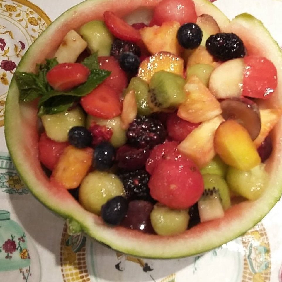 R A I N B O W  F R U I T  S A L A D
.
Who needs a bowl when you can use a watermelon?! 
.
#eattherainbow #registerednutritionist #sarahgnutrition #eatinseason #stayhydrated