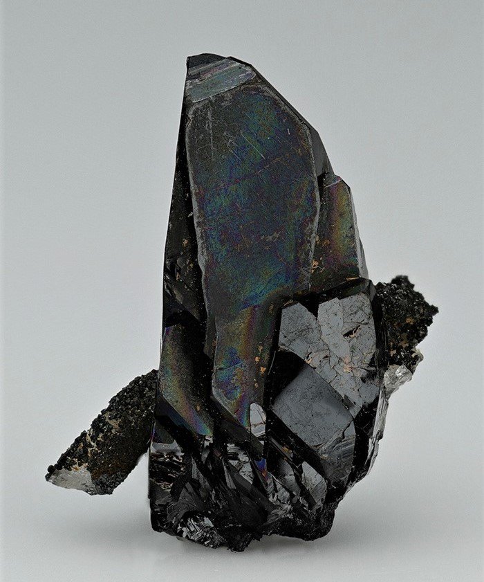 http://bijoux-et-mineraux.tumblr.com/post/170388682275/schneiderh%C3%B6hnite-tsumeb-mine-tsumeb-otjikoto