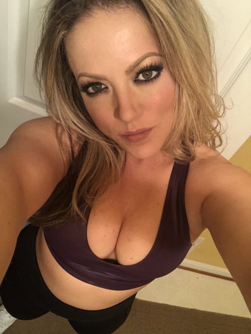 &ldquo;Insert deep quote for sexy selfie&rdquo; https://t.co/dgf4OVcvbM<a href="/tag/thick"class="tags"><span>#thick</span></a>