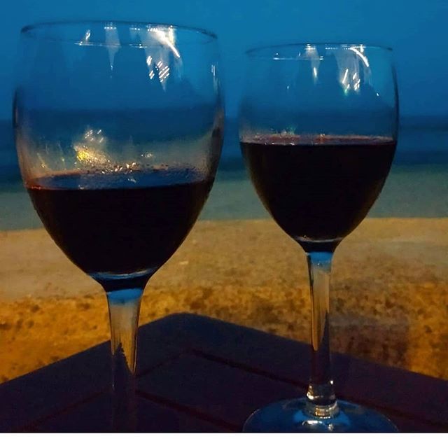 AndreuPresas's tweet photo. Començar i acabar el cap de setmana xaximolÃŗn al teu costat... #altuntun #rateta #ournewproject #wine https://t.co/2nT8medUpO