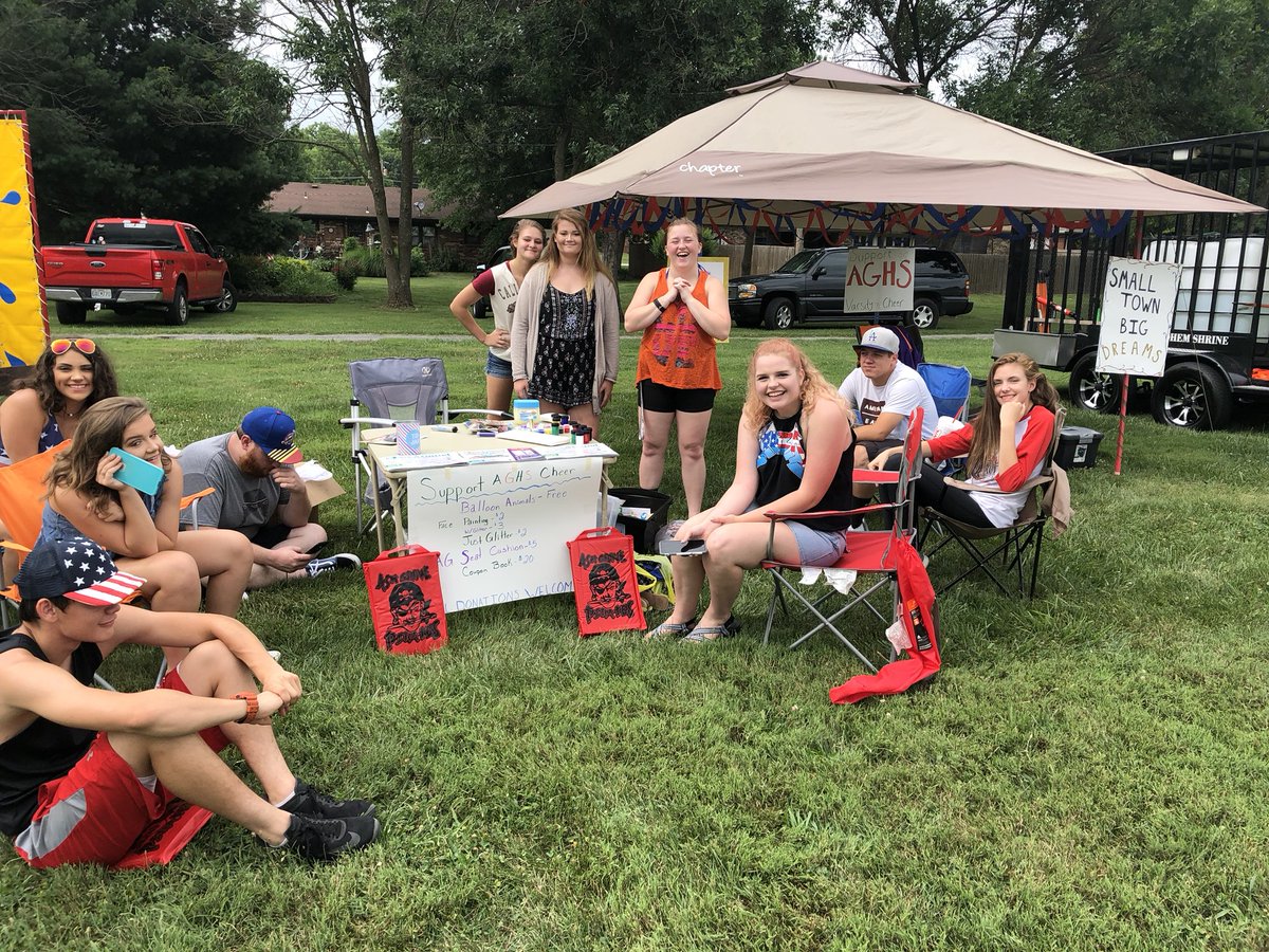 MrsHopeShock's tweet image. Come see your AGHS Cheerleaders at Sparks in the Park!!! #AGPiratePride #Supportcheer #merica