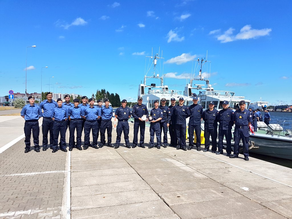 HMSExample's tweet photo. Ships of #1PBS hosted officers from ORP Kontradmiral Xawery Czernicki for the passage from #Szczecin. A great day building relationships and strengthening ties between the @RoyalNavy and the #PolishNavy. #MarynarkaWojenna #SmallShipsBigReach @Poland_MOD @ukinpoland https://t.co/39L52uOFOq
