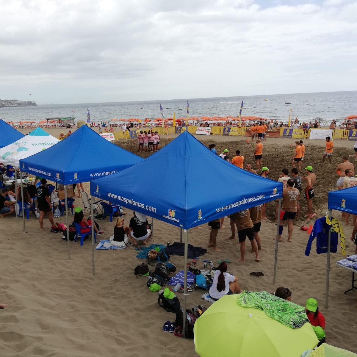 PachaGC's tweet photo. Nuestras chicas visitaron el Torneo Rugby Playa de Maspalomas 2018 🏖 una cita obligatoria con el deporte en el mejor ambiente 🙌
#PachaGranCanaria #PachaGC #GranCanaria #ViveLaNoche #PurePacha https://t.co/8SvvhX0KUq