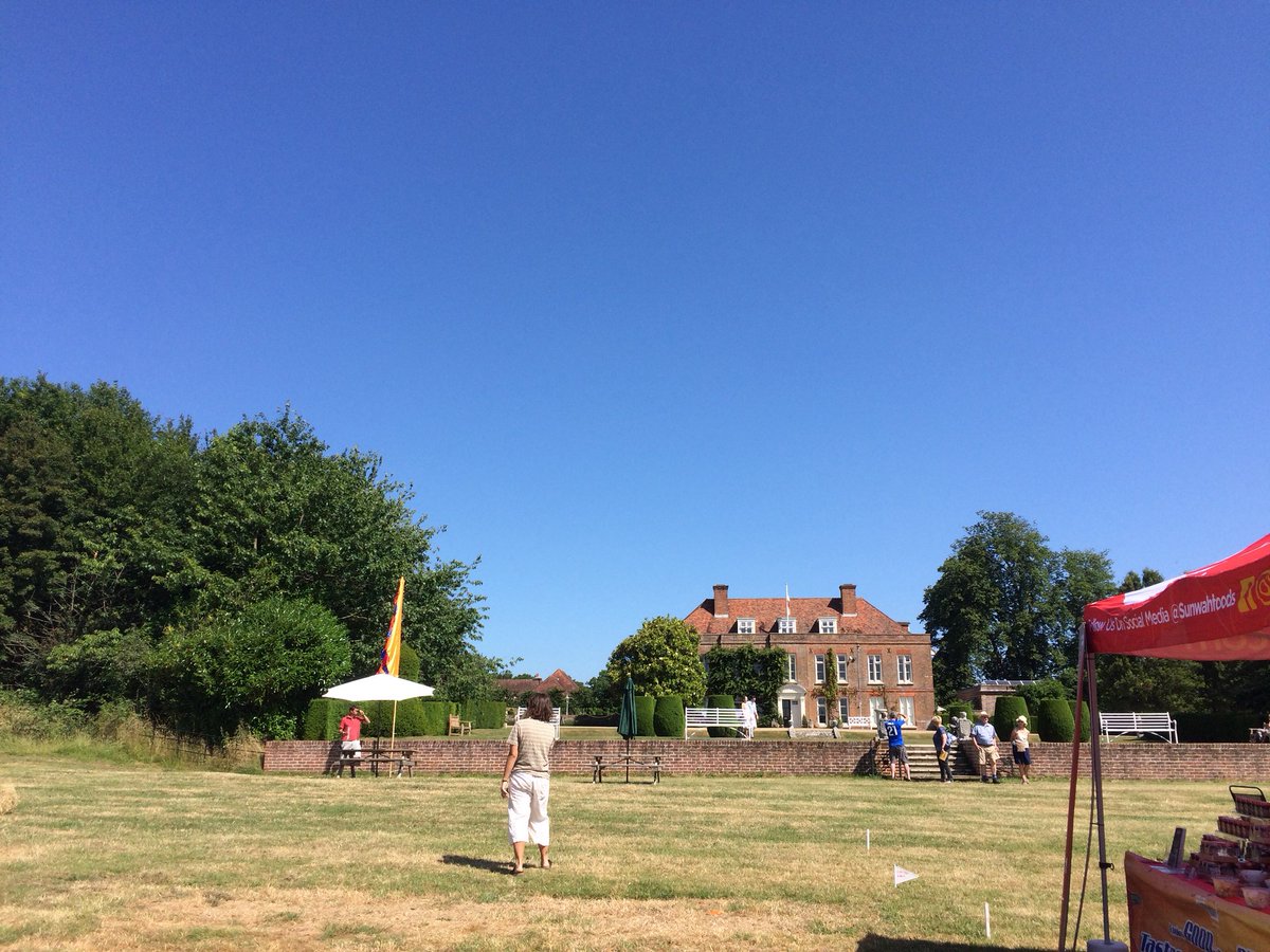 grenvilleallen's tweet photo. #Wow. L👀k at that sky @HolePark today. Heat all round🌞 not least from the @GrtKentChilli #fest. On the right is my #diptych 'Fire Extinguisher' #ltded which got a lot of interest. I think it's too #avantgarde presently. Maybe a slightly cheaper smaller version. #Goodfeedback✔ https://t.co/hffruPIyCH