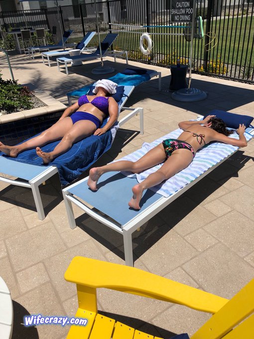 My friend Gabby showed up to tan with me 🌞   #tanwife #stacie #gabby https://t.co/nV6GsIpVZK<a href="/tag/tanwife"class="tags">#tanwife</a><a href="/tag/stacie"class="tags">#stacie</a><a href="/tag/gabby"class="tags">#gabby</a>