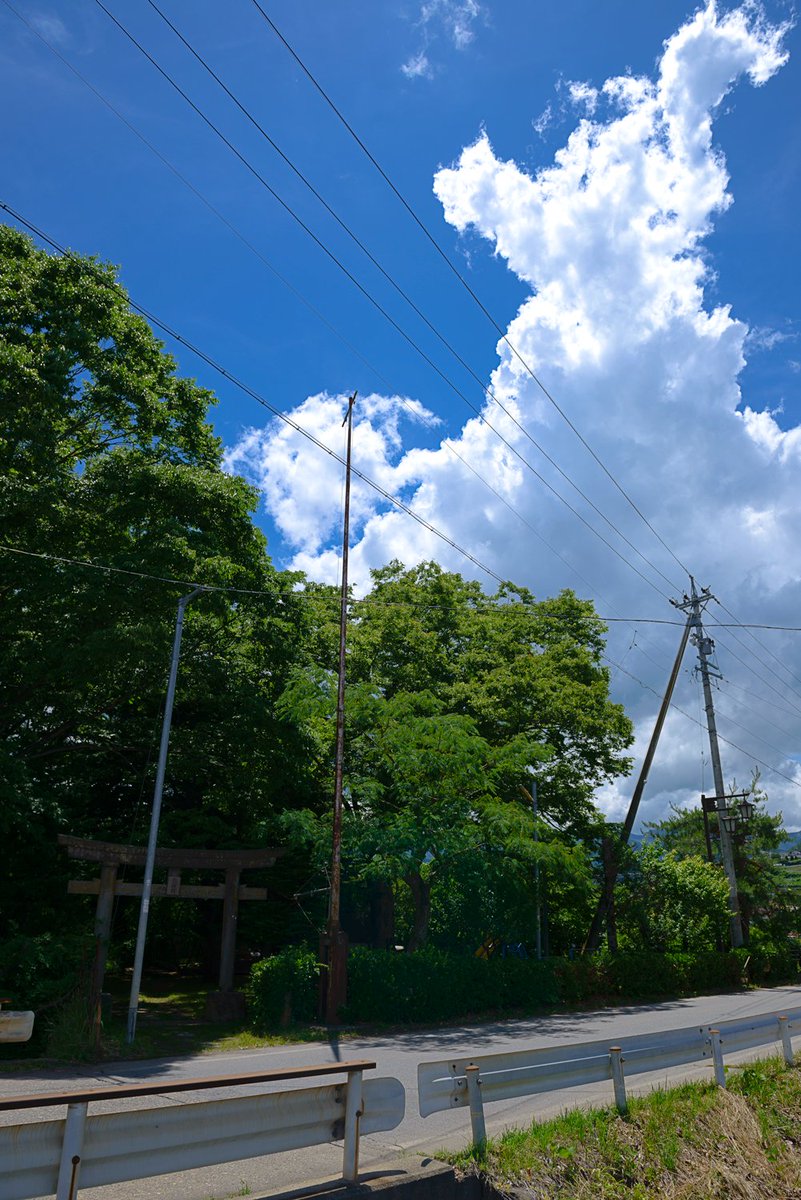 Jp Twitterissa 夏のノスタルジック神社 鳥居の外から 内から