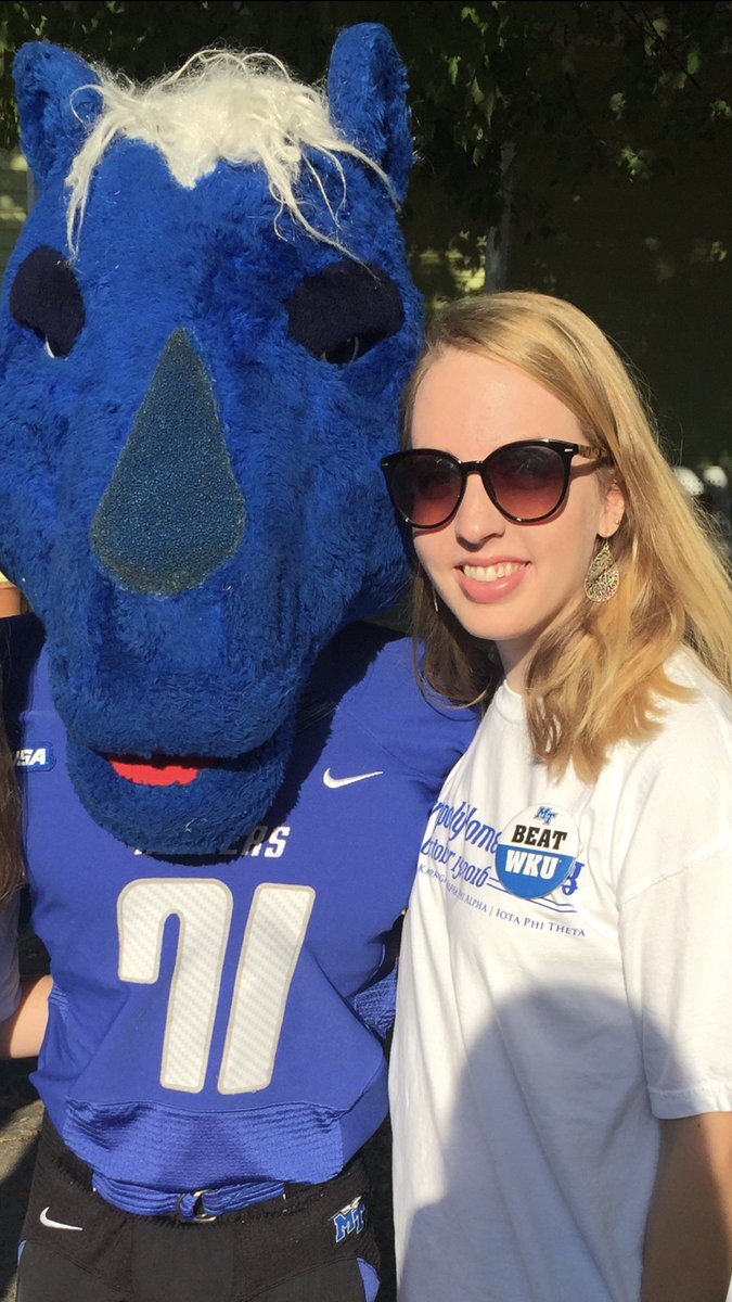 anna_annabanana's tweet photo. #WhosWhoofMTSU Ft. the GrAduAteS

Emily Grace Becker (EmBeck) 💁🏼‍♀️

Murfreesboro Girl 🤪 #MTSU18

Love Dancin and hockey Games . 

Lil Teacha Gurl 📚✂️ https://t.co/DG3TkSBlel