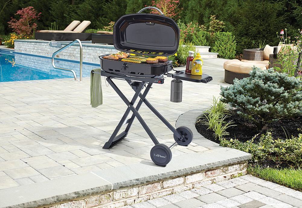 Grillin’ poolside on a very beautiful Sunday. Check out our selection of grills on our website thegrillgods.com !