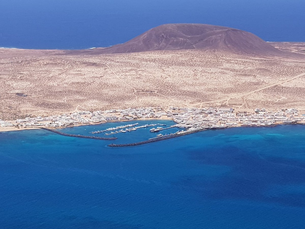 Nice trip to #MiradorDelRio and good views to the new 8th Canary Island #LaGraciosa